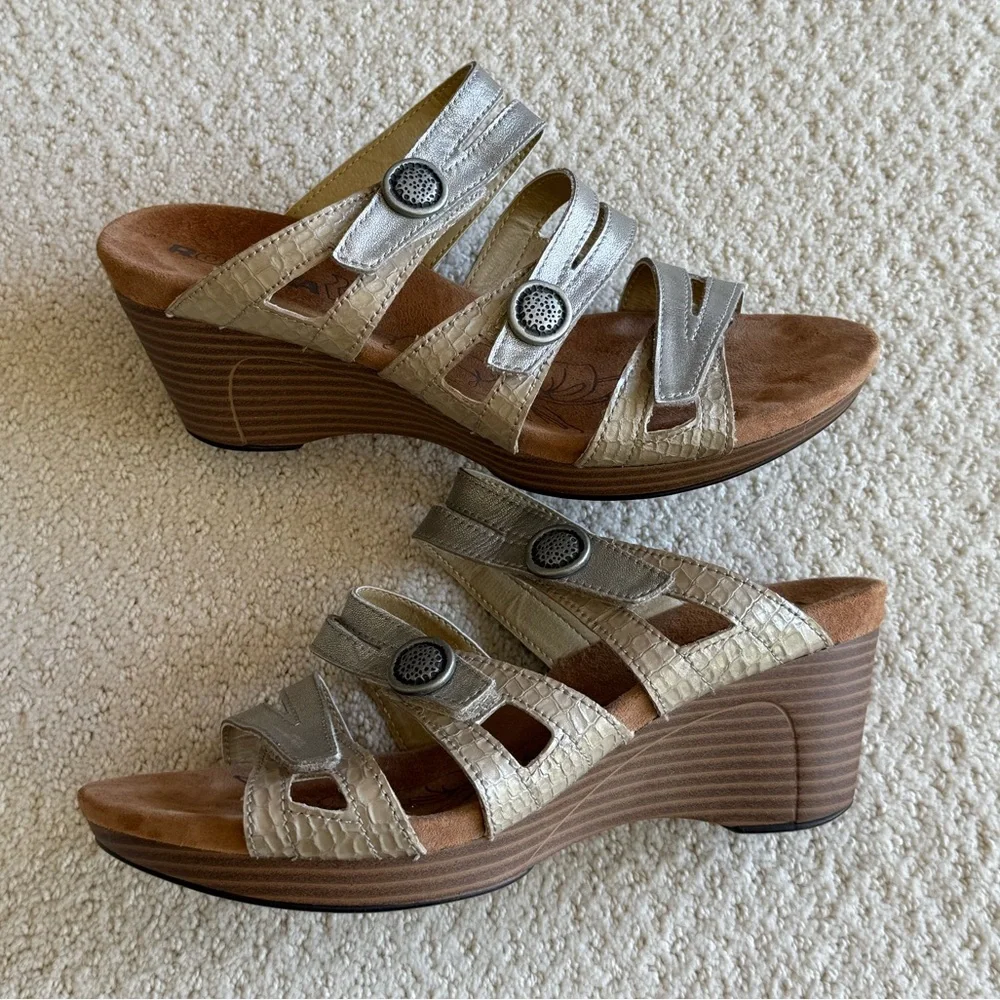 Romika Silver Metallic Strappy Wedge Adjustable Strap Sandal‎ Size 38 (7-7.5)